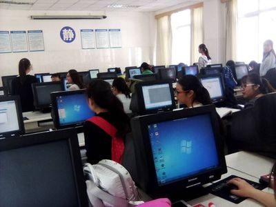 魅力PS,讓一切皆有可能——數(shù)學系、計算機科學系志愿服務隊開展PS培訓